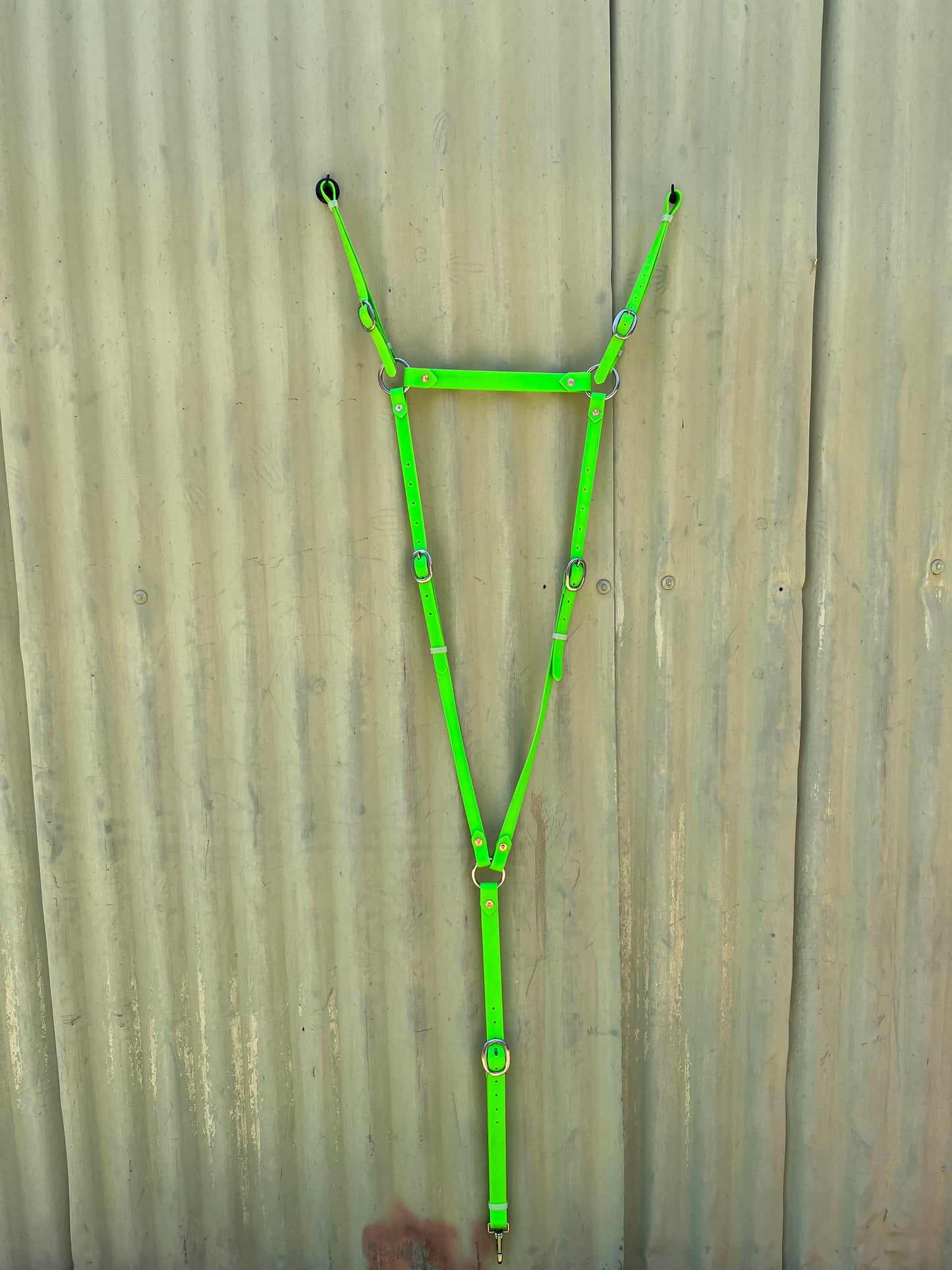 Adjustable breastplate